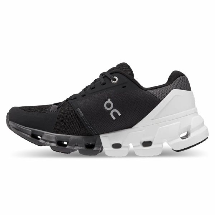 * On Women'S Cloudflyer 4 Wide (Black/White) Footwear