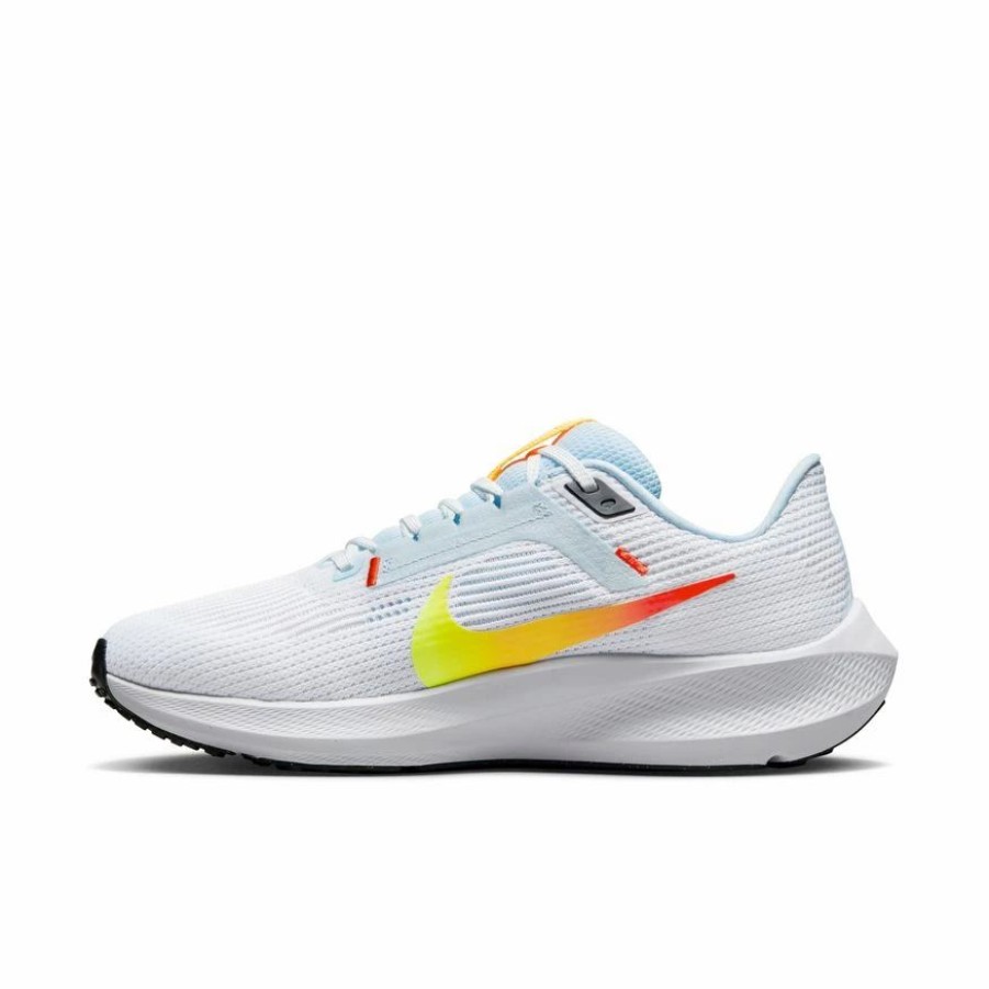 * Nike Women'S Air Zoom Pegasus 40 (102 White/Picante Red/Blue Tint/Laser Orange) Footwear